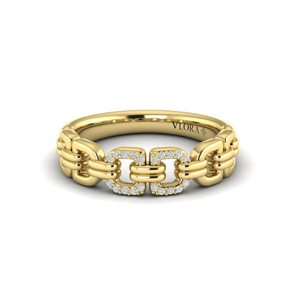 Linked Curves with Diamond Accent Ring