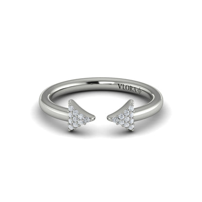 Diamond Ring from MIRAVEL Collection in Platinum