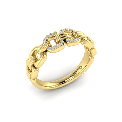 Linked Curves with Diamond Accent Ring